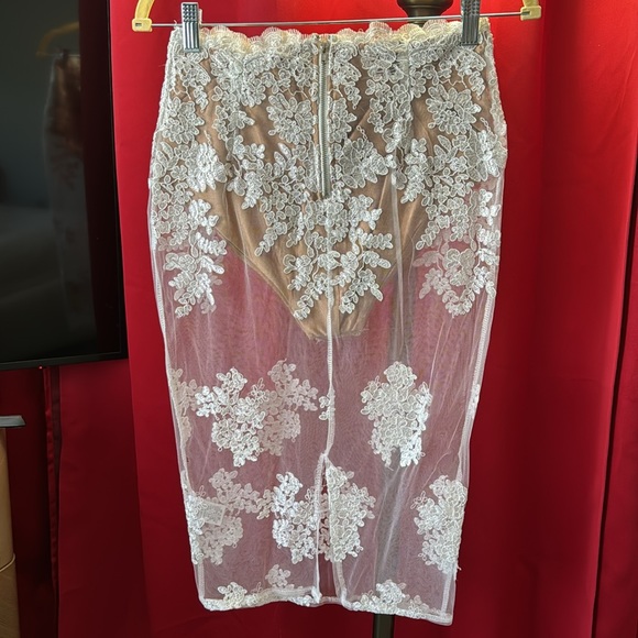 Two pieces  white and cream size medium - Picture 2 of 6